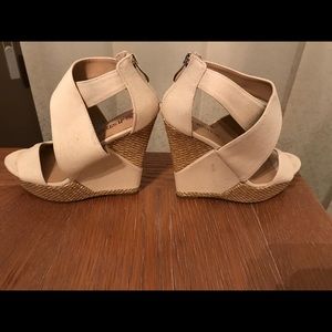 NEVER Worn Cream wedge